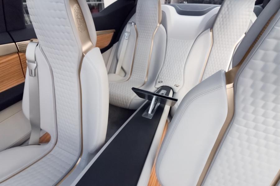 Интерьер Nissan Vmotion 2.0 Concept 2017 года  (фото 20 из 57)